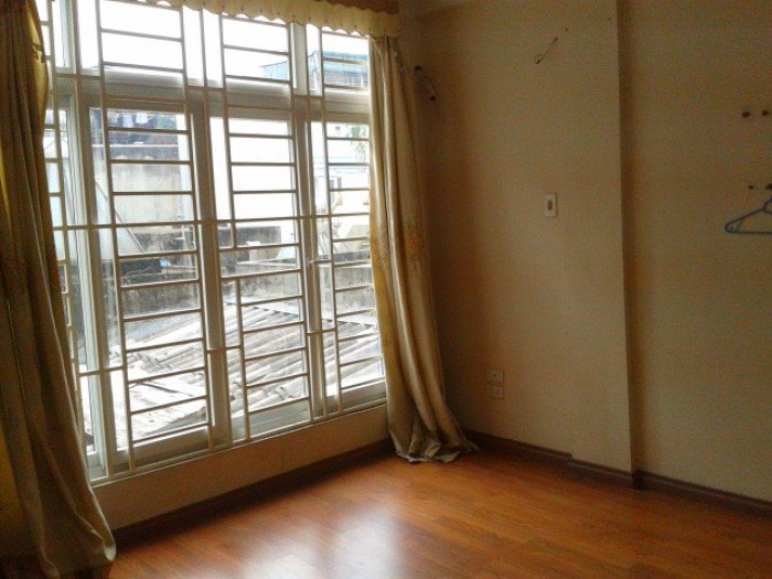 Cần bán gấp nhà ở Nguyễn Chí Thanh, 35m2, 5 tầng, 5 tỷ