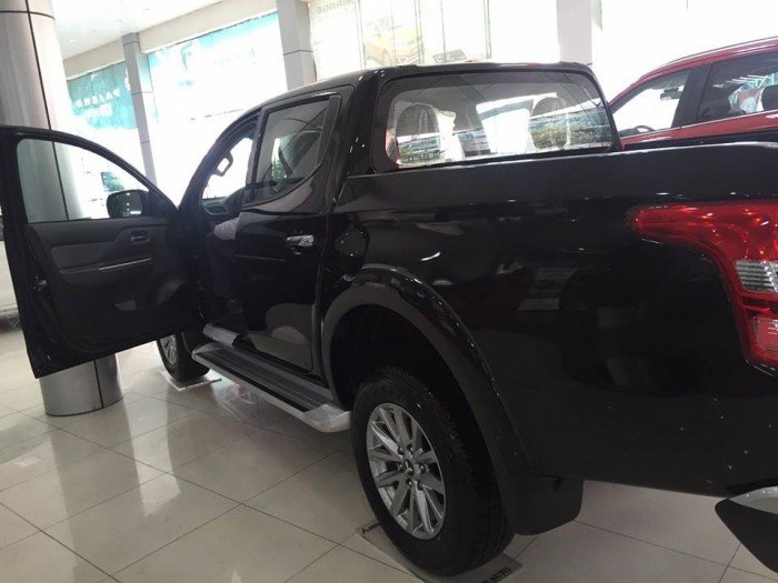 Mitsubishi Triton 2017 4x4 MT, vô lăng 4 chấu ,ưu đãi lớn hỗ trợ trả góp đến 85%