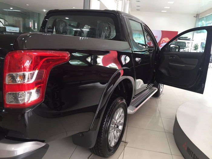 Mitsubishi Triton 2017 4x4 MT, vô lăng 4 chấu ,ưu đãi lớn hỗ trợ trả góp đến 85%