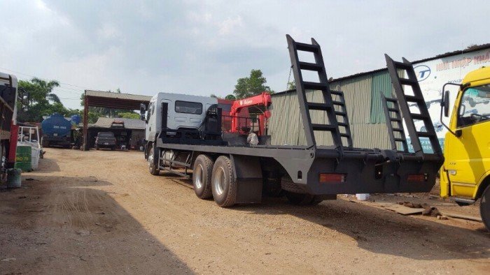 Xe nâng đầu chở máy xúc máy công trình 3 chân ChengLong Hải âu