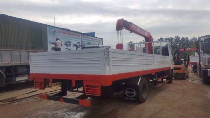 Xe tải Hino FC gắn cẩu UNIC 3 tấn 4 đoạn