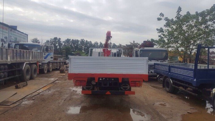 Xe tải Hino FC gắn cẩu UNIC 3 tấn 4 đoạn