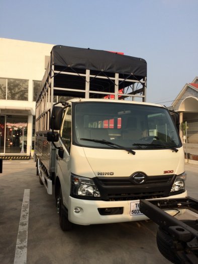 Hino XZU720 thùng chở xe máy