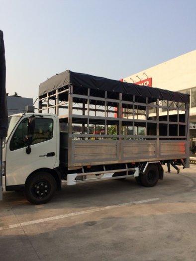 Hino XZU720 thùng chở xe máy