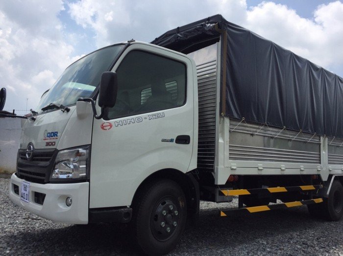 HINO XZU650L 1T8 GIÁ TỐT