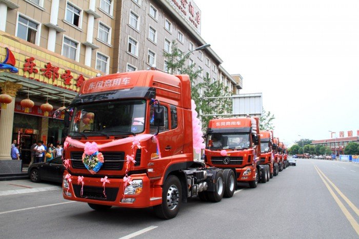 - Đầu kéo Dongfeng động cơ 375Hp 2016, 2017