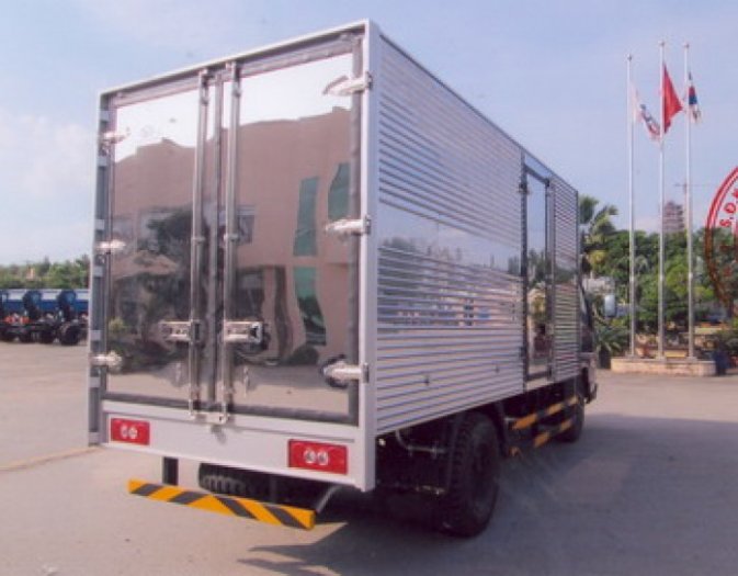 xe IZ49 2.4T máy isuzu vào thành phố