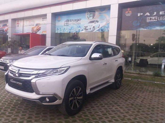 All New Pajero Sport 2017 nội thất sang trọng, an toàn cao, mạnh mẽ bền bỉ, giá xuống kịch sàn