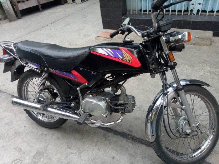 Honda Win 100 nhật nguyên zin xe còn đẹp,máy móc còn êm, bán giá 15.7tr ae nào đam mê thì gọi