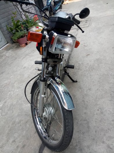 Honda Win 100 nhật nguyên zin xe còn đẹp,máy móc còn êm, bán giá 15.7tr ae nào đam mê thì gọi