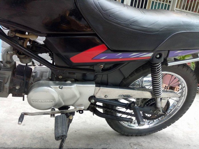 Honda Win 100 nhật nguyên zin xe còn đẹp,máy móc còn êm, bán giá 15.7tr ae nào đam mê thì gọi