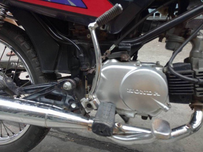 Honda Win 100 nhật nguyên zin xe còn đẹp,máy móc còn êm, bán giá 15.7tr ae nào đam mê thì gọi