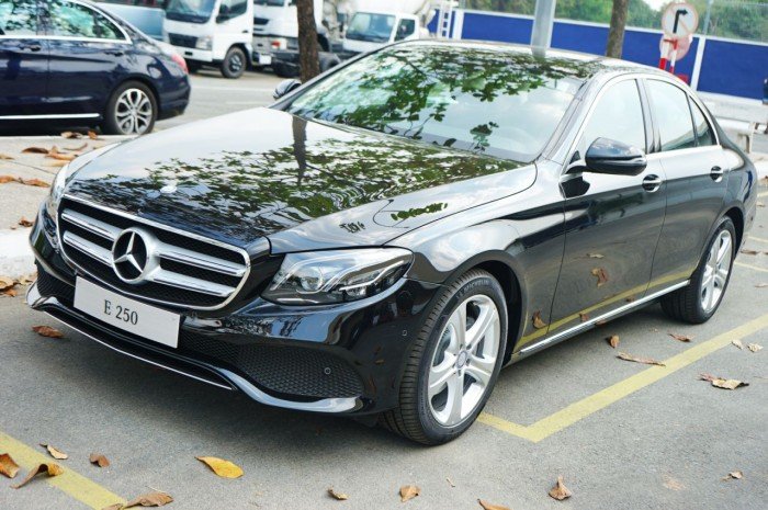 Mercedes E 2500 2017 sang trọng