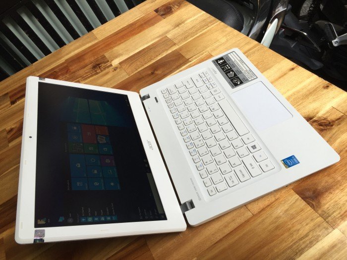 Laptop ultralbook acer V3-371, i5 4210, 4G, 500G, 99%, giá rẻ