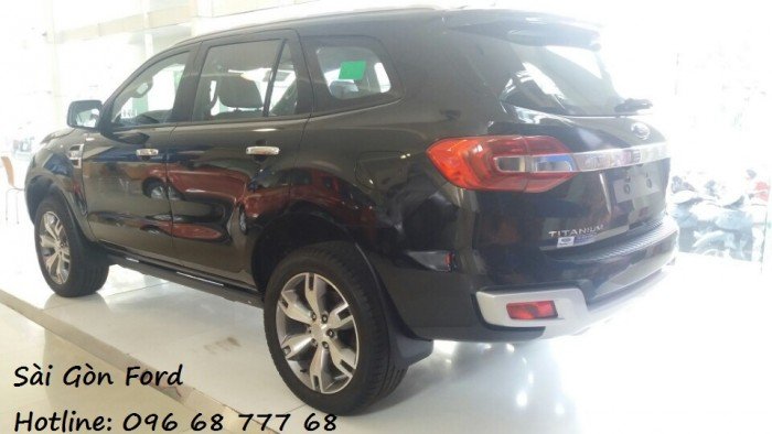 Giá xe Ford Everest Titanium 7 chỗ