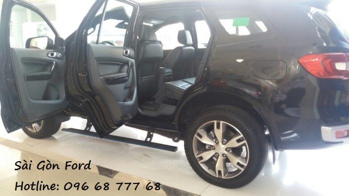 Giá xe Ford Everest Titanium 7 chỗ