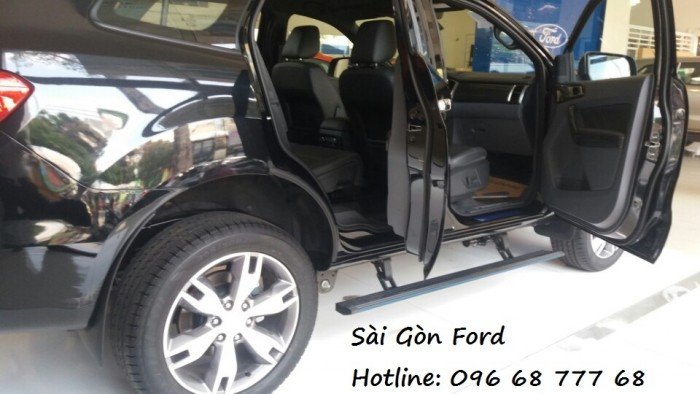 Giá xe Ford Everest Titanium 7 chỗ