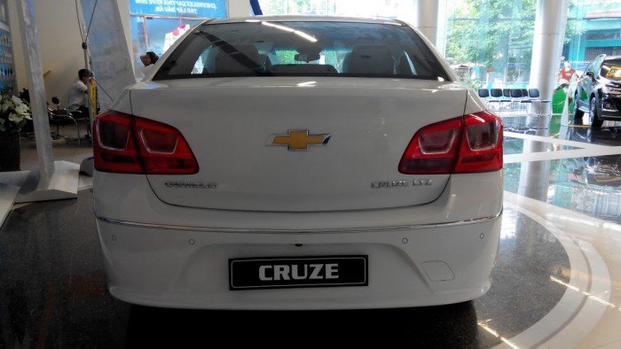 Bán gấp xe 5 chỗ Chevrolet Cruze 1.8LTZ 2017 Màu trắng Giá Gốc