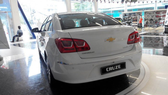 Bán gấp xe 5 chỗ Chevrolet Cruze 1.8LTZ 2017 Màu trắng Giá Gốc