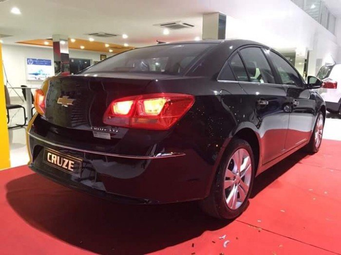 Cần bán oto 5 chỗ Chevrolet Cruze 1.8LTZ 2017 tự động, màu đen, giá HOT