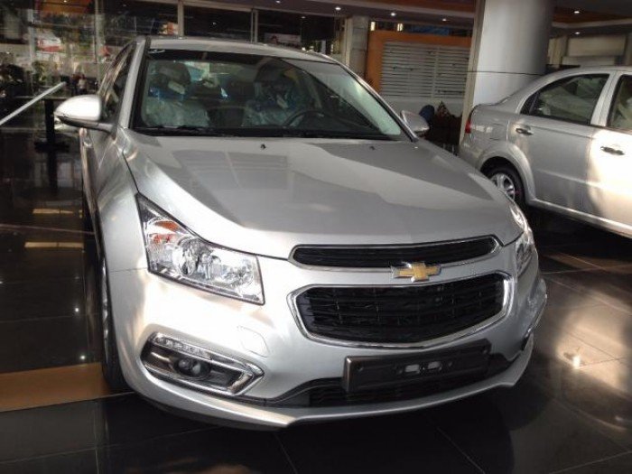 Bán xã hàng Chevrolet Cruze 1.6LT 2017 vay 90%, Giao xe liền, Giá Sốc