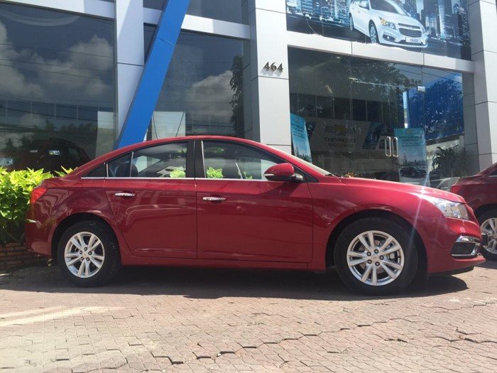 Bán xã hàng Chevrolet Cruze 1.6LT 2017 vay 90%, Giao xe liền, Giá Sốc