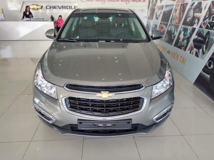 Bán xã hàng Chevrolet Cruze 1.6LT 2017 vay 90%, Giao xe liền, Giá Sốc