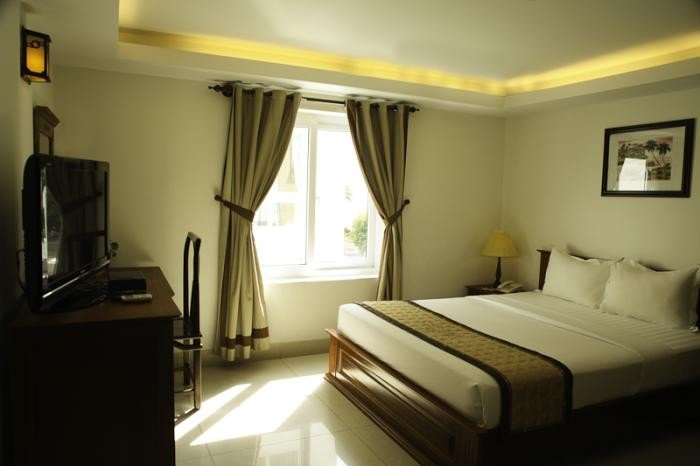 Cho thuê khách sạn Hưng Gia 2 kinh doanh ổn định 12pn cho thuê 73tr/tháng