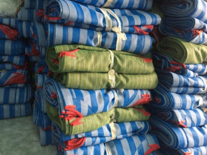 Giường lưới bọc nhựa sọc xanh dương dành cho trường mầm non