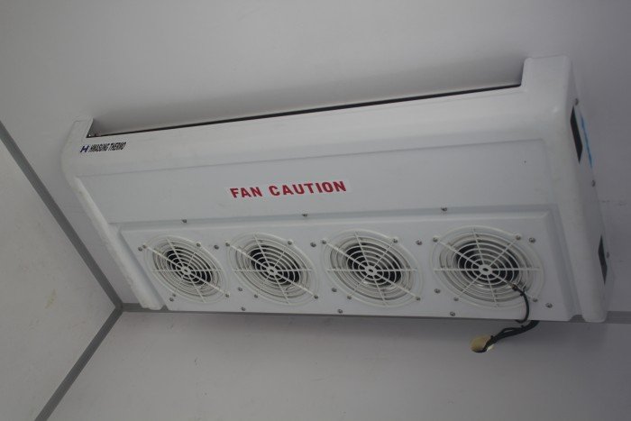 Xe tải Hino FC9JJSW thùng đông lạnh 6 tấn