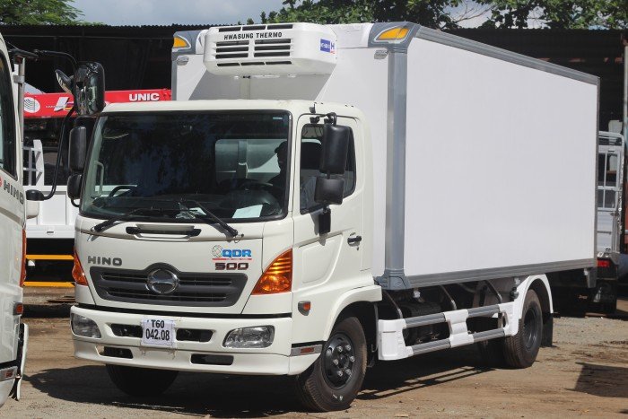 Xe tải Hino FC9JJSW thùng đông lạnh 6 tấn