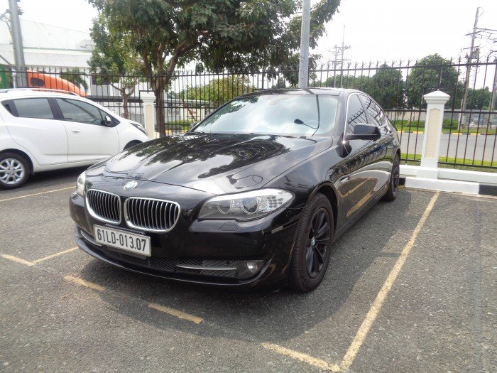 Bán xe BMW 5 Series 520i sản xuất 2013, màu đen