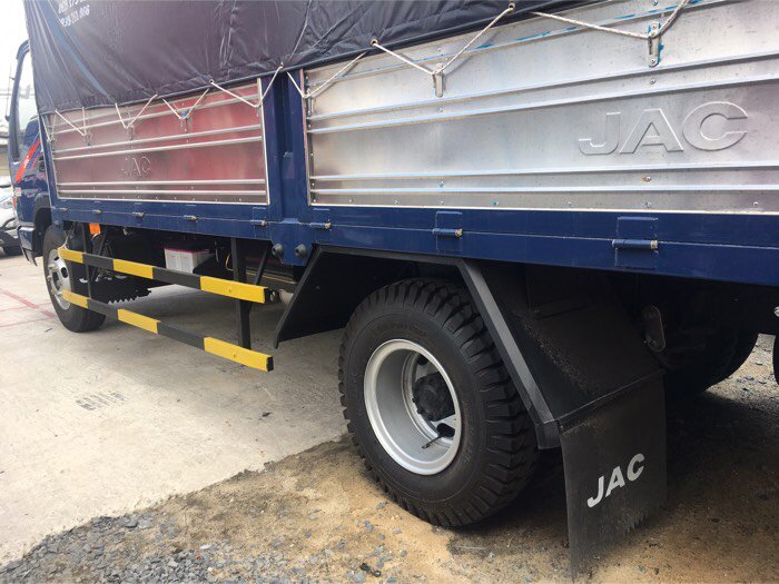 Bán xe tải jac 4,9 tấn đóng sẵn thùng xe 2017 trả góp giá tốt