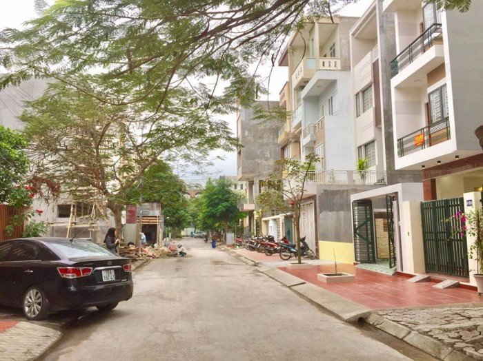 Nhà 3,5 tầng, độc lập, 80m2, đường phụ Nguyễn Văn Linh rộng 12m, ôtô vào nhà, Tây Nam. Giá 3 tỷ