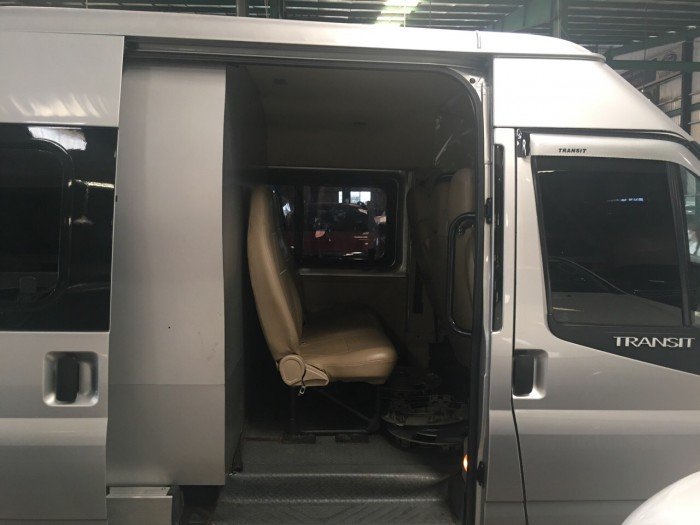 Bán Ford Transit Van 2015 chạy lướt màu bạc