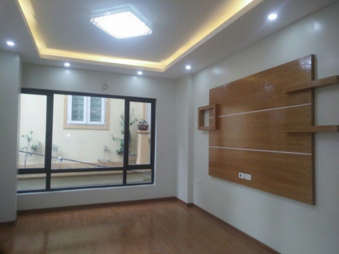 C.chủ bán nhà đẹp 5 tầng 38m2 cách đường Nguyễn Trãi-T.Xuân 15m. 3,5 tỷ