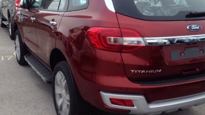 Giá xe Ford Everest 2017 tặng ngay bảo hiểm vật chất‎ giao xe ngay