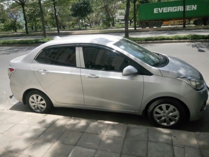 Cần bán gấp xe chính chủ Huyndai i10 - 2015, xe 1 đời chủ