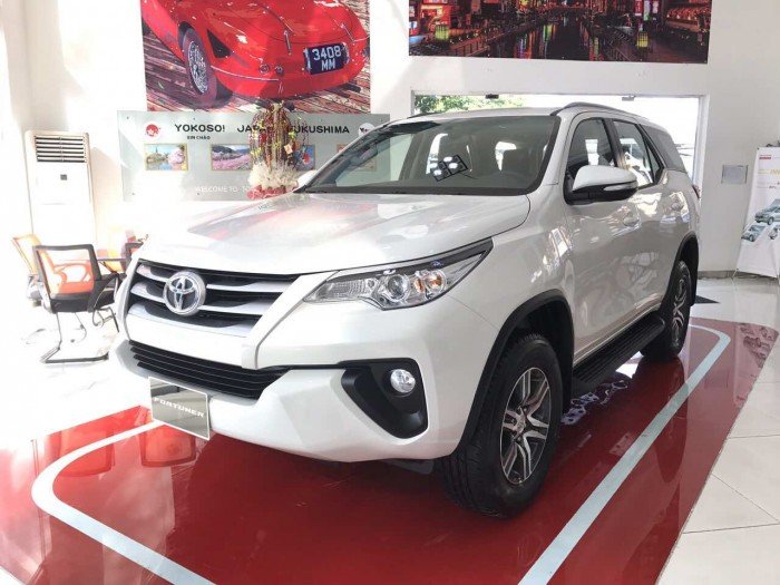 Toyota Fortuner 2017 nhập khẩu nguyên chiếc, giao xe ngay