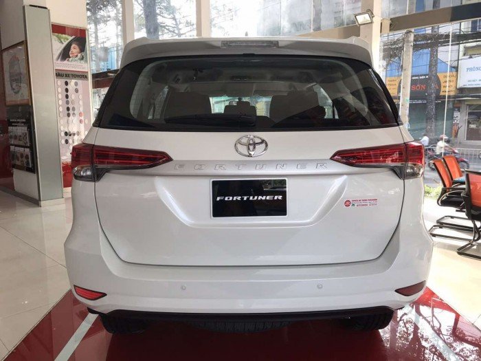 Toyota Fortuner 2017 nhập khẩu nguyên chiếc, giao xe ngay