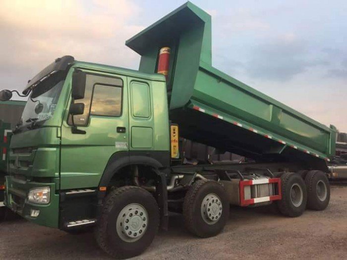 Xe ben howo 4 chân thùng đúc