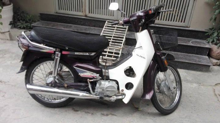 Honda Dream Thái 1992 cũ gỉ gần 30 năm tuổi bán vẫn tranh nhau mua