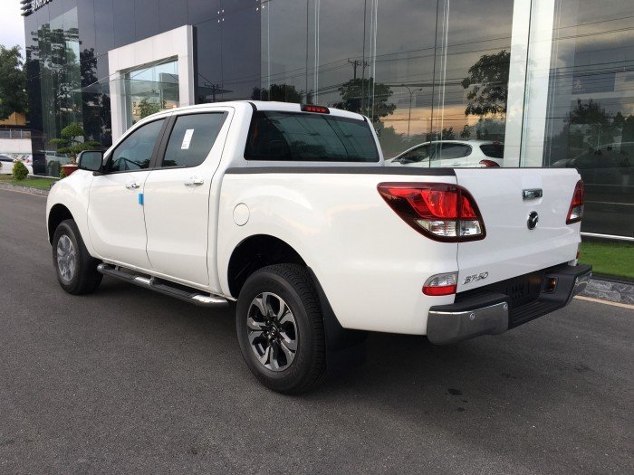 Bán xe Mazda BT 50 màu trắng . cam kết giá rẻ nhất Vĩnh Phúc