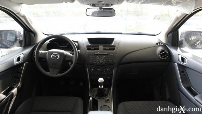 Bán xe Mazda BT 50 màu trắng . cam kết giá rẻ nhất Vĩnh Phúc
