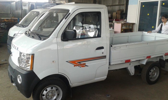 Xe Dongben 870kg thùng lửng màu trắng đời mới