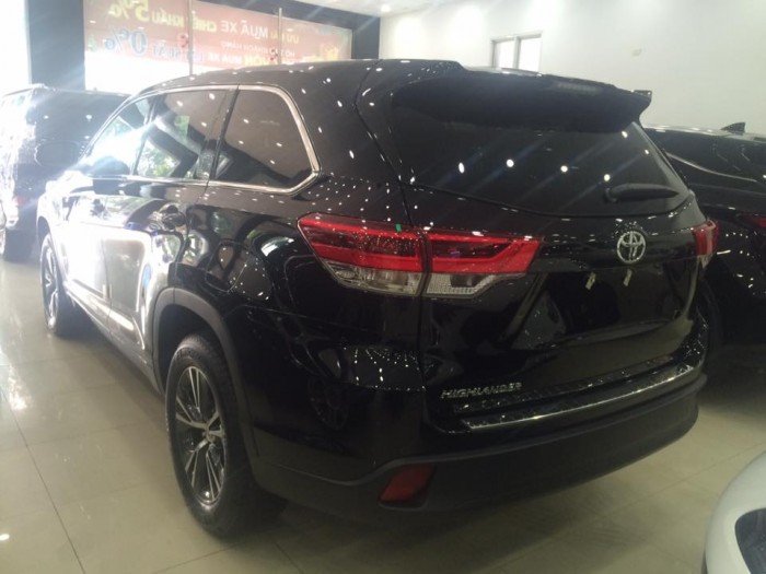 Giao ngay Toyota highlander LE 2017 màu đen.