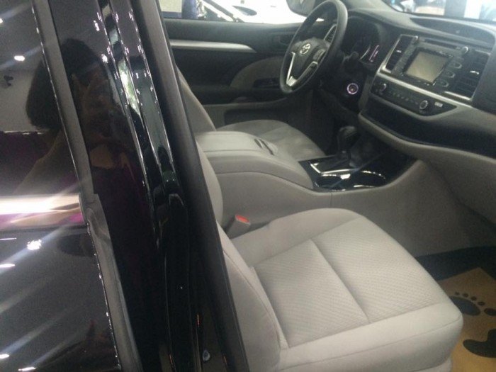 Giao ngay Toyota highlander LE 2017 màu đen.