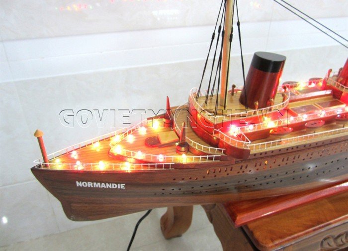 Mô Hình Gỗ Du Thuyền SS Normandie - Đèn LED 80cm (Gỗ), Dài 82 x Rộng 10 x Cao 30(cm), Giá - 1.749.000₫.