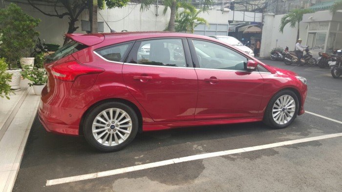 Bán Ford Focus mới -sản xuất 2017-ngân hàng hỗ trợ 80%