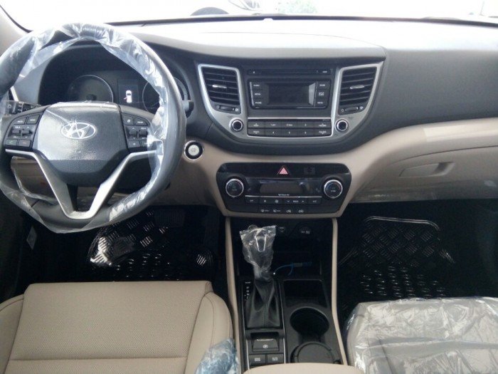 Xe hyundai TUCSON 2.0 bản full trắng